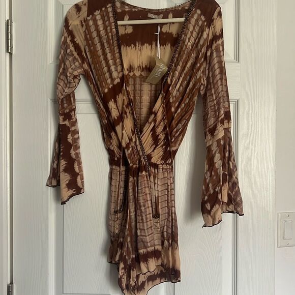 Khush Beaded Shorts Romper - Brand NEW - Long Bell Sleeves NWT Size Small - Picture 1 of 5